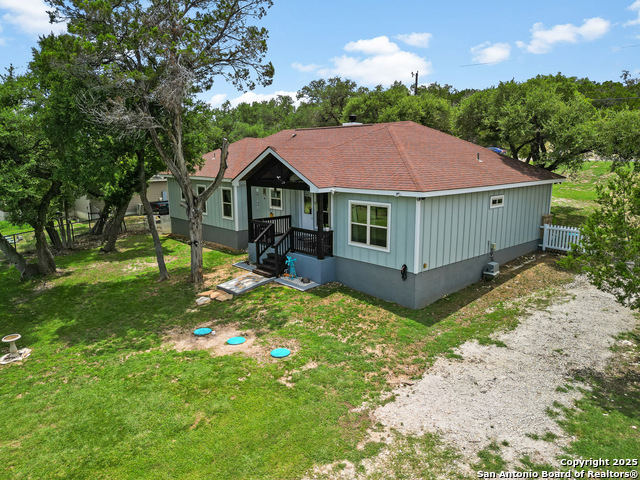 Listing photo id 12 for 1555 Desiree