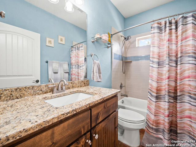 Listing photo id 3 for 1555 Desiree