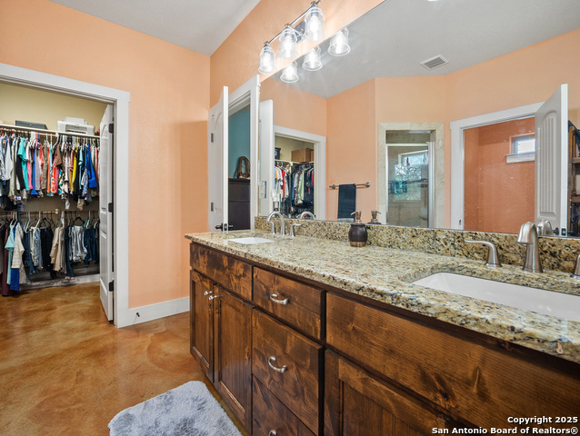 Listing photo id 5 for 1555 Desiree