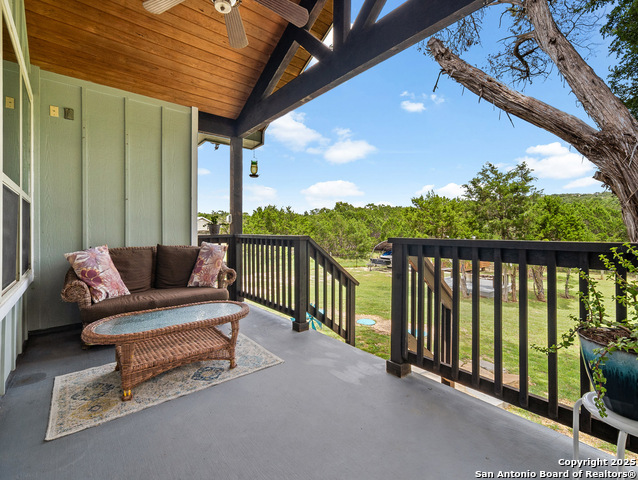 Listing photo id 6 for 1555 Desiree