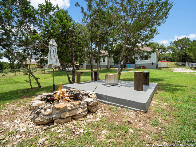 Listing photo id 7 for 1555 Desiree