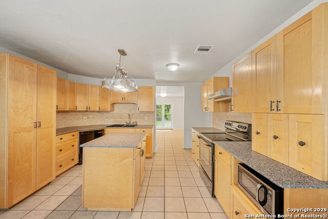 Image 6 of 25 For 3618 Ridge Dawn St.