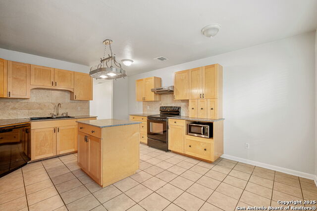 Image 7 of 25 For 3618 Ridge Dawn St.
