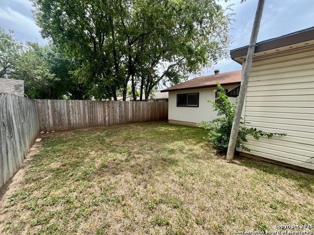 Listing photo id 14 for 7751 Pipers Hl