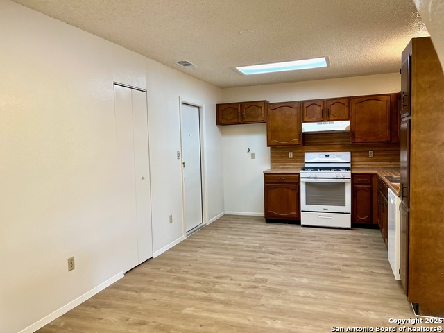Listing photo id 2 for 7751 Pipers Hl