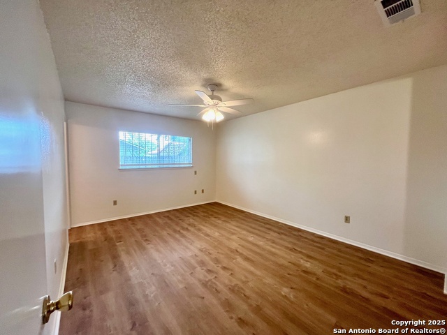 Listing photo id 5 for 7751 Pipers Hl