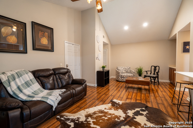Image 6 of 13 For 2255 Thousand Oaks Dr  105