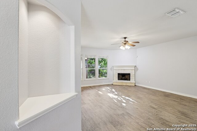 Image 14 of 50 For 26118 Meadowlark Bay