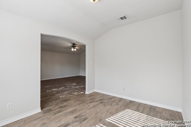 Image 29 of 50 For 26118 Meadowlark Bay