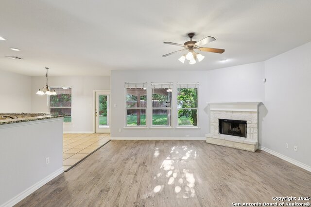 Image 9 of 50 For 26118 Meadowlark Bay