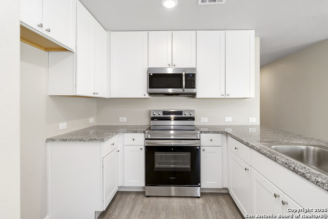 Listing photo id 9 for 8027 Chanting Bend