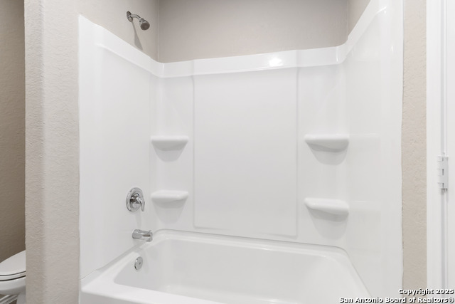 Listing photo id 14 for 8027 Chanting Bend