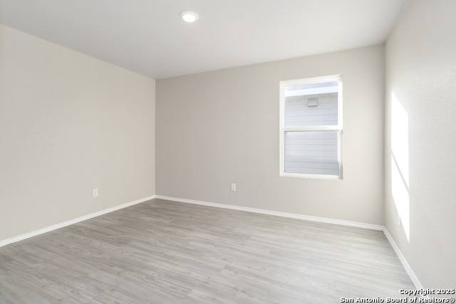 Listing photo id 15 for 8027 Chanting Bend