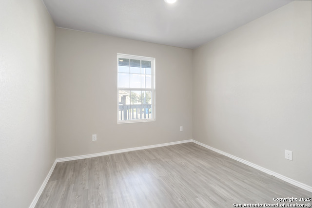 Listing photo id 19 for 8027 Chanting Bend