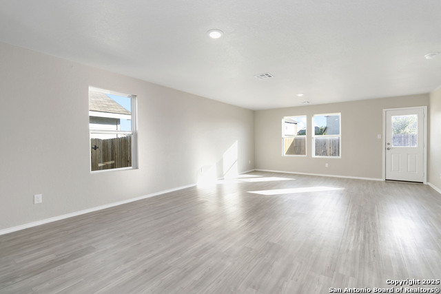 Listing photo id 2 for 8027 Chanting Bend