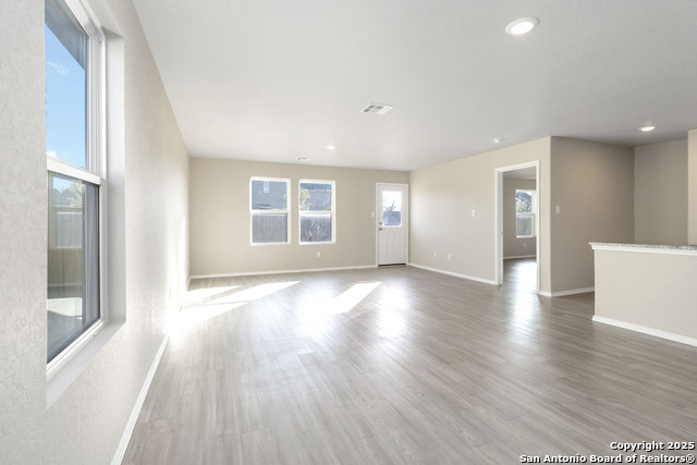 Listing photo id 3 for 8027 Chanting Bend