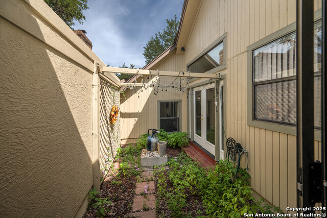 Image 16 of 21 For 2802 Squaw Creek Dr