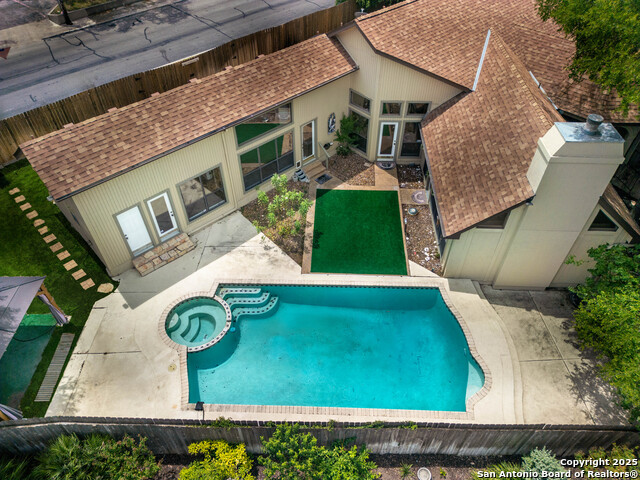 Image 5 of 21 For 2802 Squaw Creek Dr