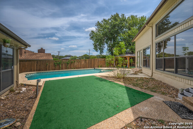 Image 6 of 21 For 2802 Squaw Creek Dr