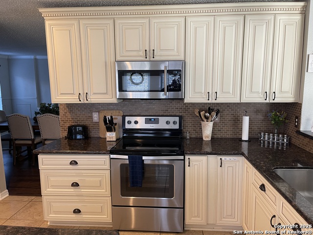 Listing photo id 12 for 5519 Park Lk