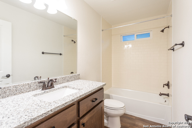 Image 9 of 19 For 13902 Enzo Gate  102