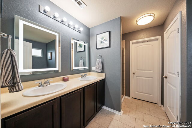 Listing photo id 22 for 2027 Emerald Edge