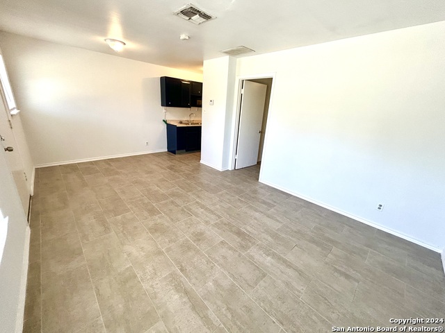 Image 4 of 14 For 643 Summit Ave W 5