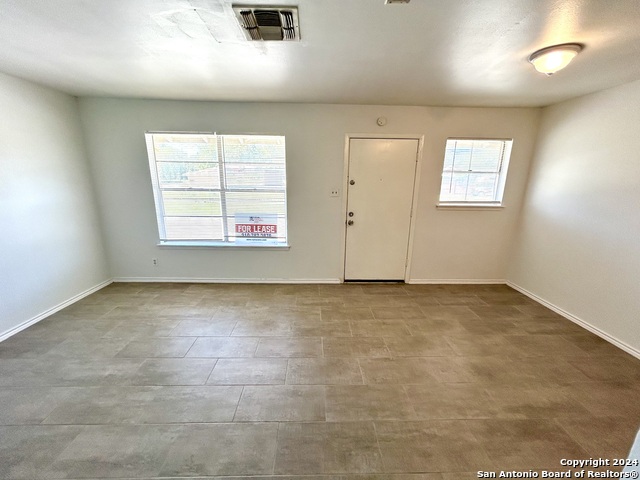 Image 6 of 14 For 643 Summit Ave W 5