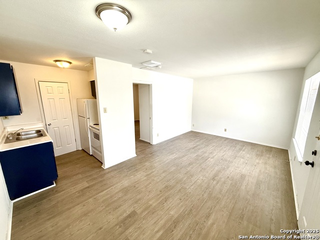 Image 3 of 15 For 703 Summit Ave W 1