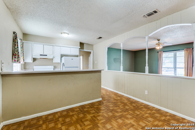 Listing photo id 8 for 9114 Ozalid St.