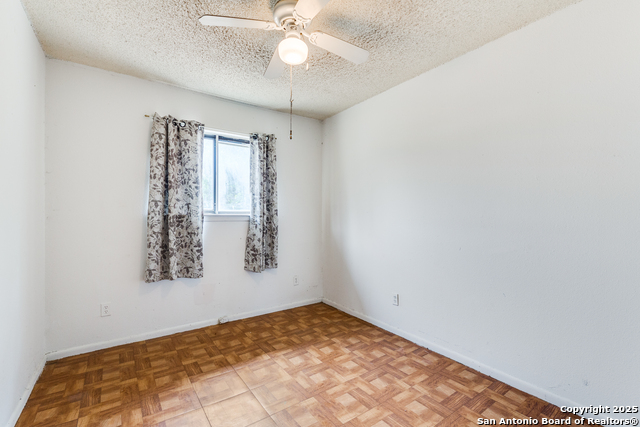 Listing photo id 10 for 9114 Ozalid St.