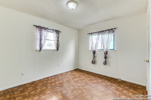 Listing photo id 11 for 9114 Ozalid St.