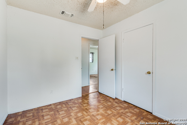 Listing photo id 12 for 9114 Ozalid St.