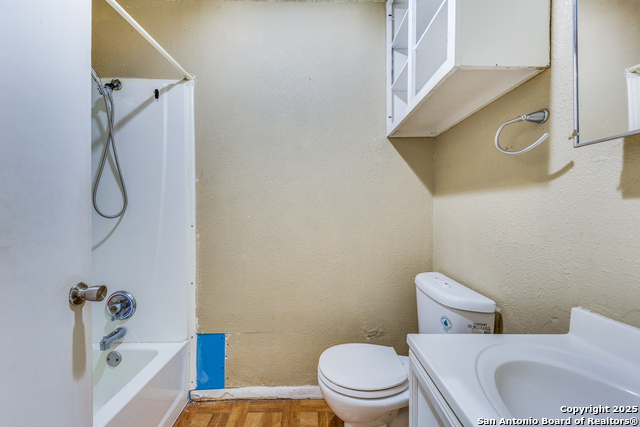 Listing photo id 14 for 9114 Ozalid St.