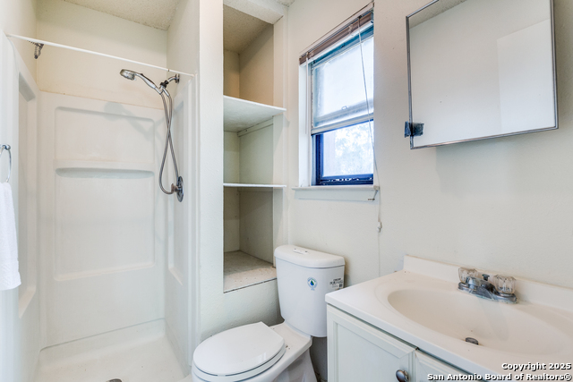 Listing photo id 15 for 9114 Ozalid St.