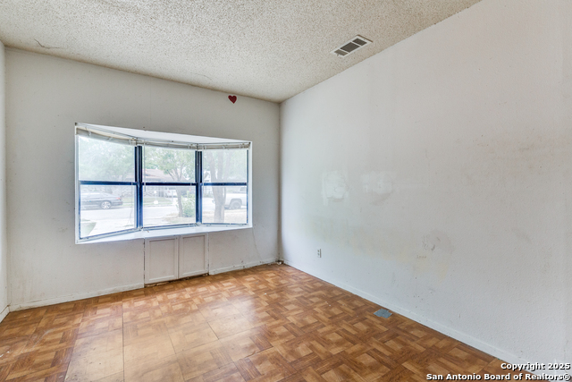 Listing photo id 16 for 9114 Ozalid St.