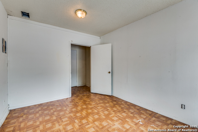 Listing photo id 17 for 9114 Ozalid St.