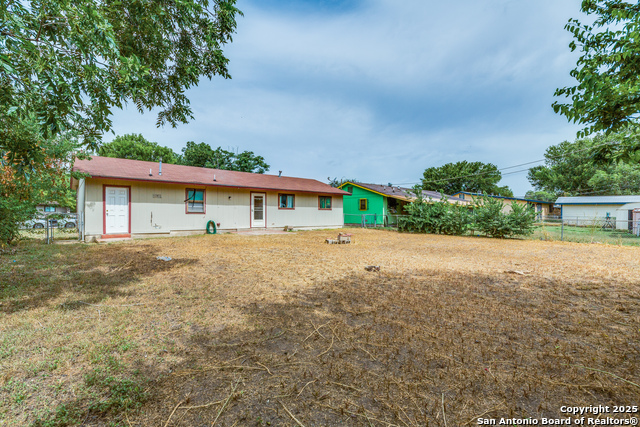 Listing photo id 21 for 9114 Ozalid St.