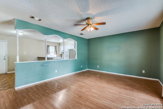 Listing photo id 2 for 9114 Ozalid St.