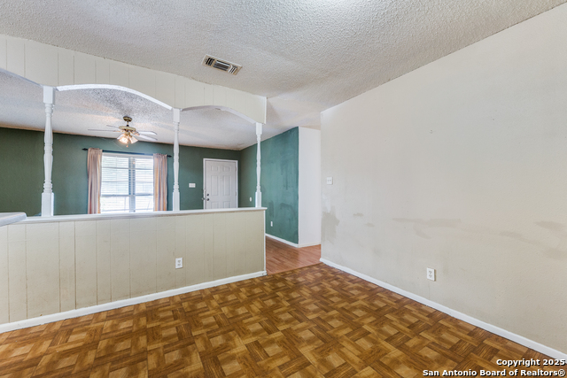 Listing photo id 4 for 9114 Ozalid St.