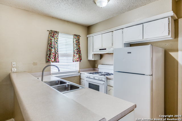 Listing photo id 6 for 9114 Ozalid St.