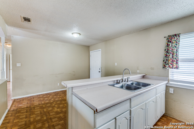Listing photo id 7 for 9114 Ozalid St.