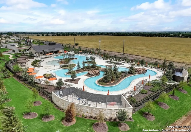 Listing photo id 8 for 7729 Fox View