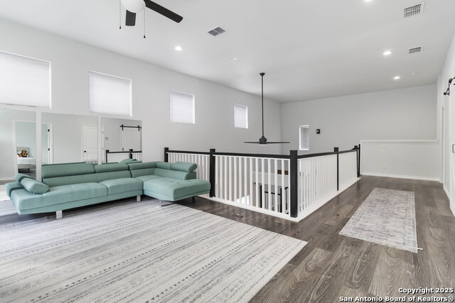 Listing photo id 17 for 131 Rehmann St