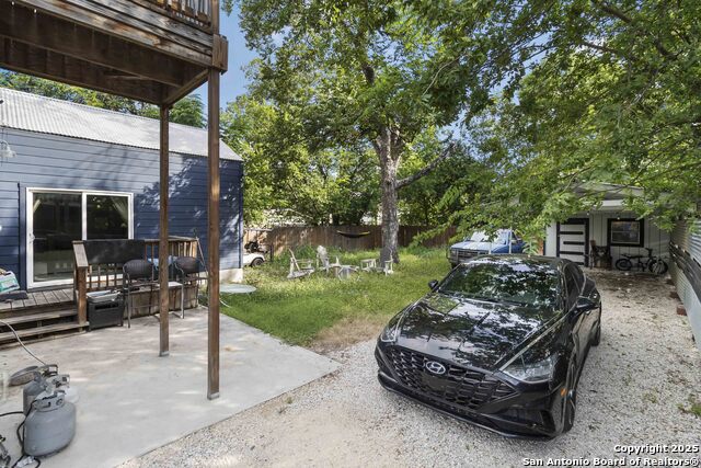 Listing photo id 23 for 131 Rehmann St