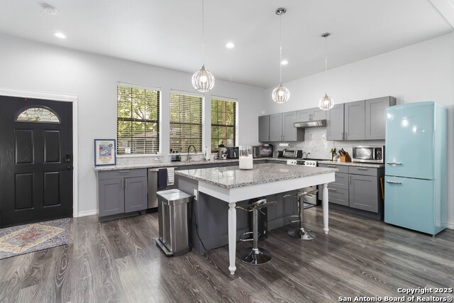 Listing photo id 5 for 131 Rehmann St