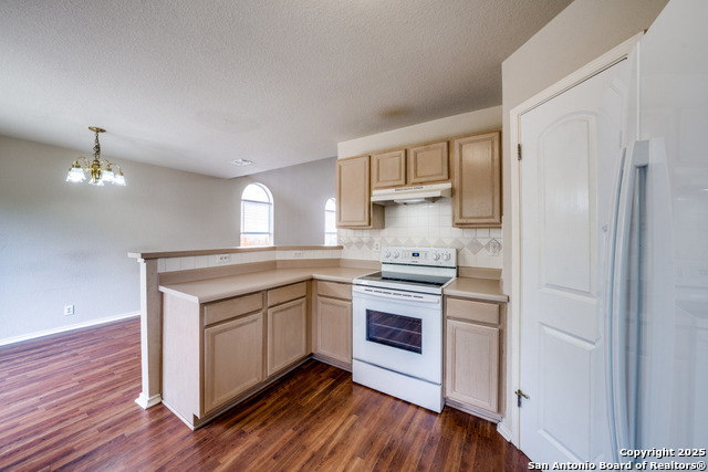 Image 6 of 11 For 9 Pembroke Ct