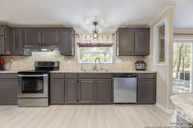 Image 14 of 64 For 235 Hickory Ln