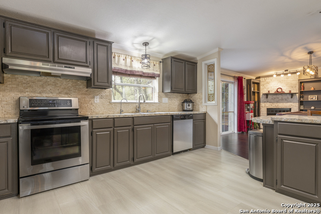 Image 15 of 64 For 235 Hickory Ln