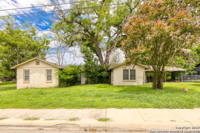 Listing photo id 6 for 316 W San Antonio Ave